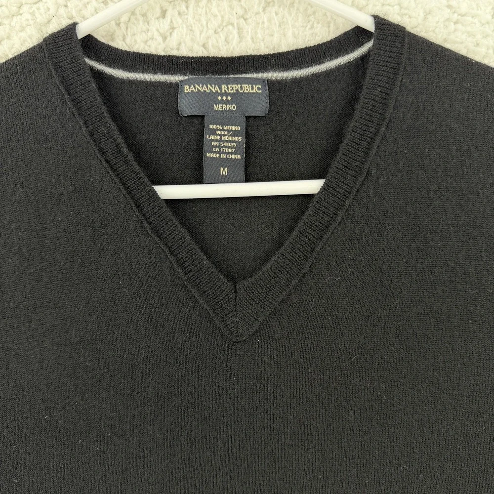 Banana Republic Sweater Mens Medium Black Merino Wool V Neck Knit Pullover